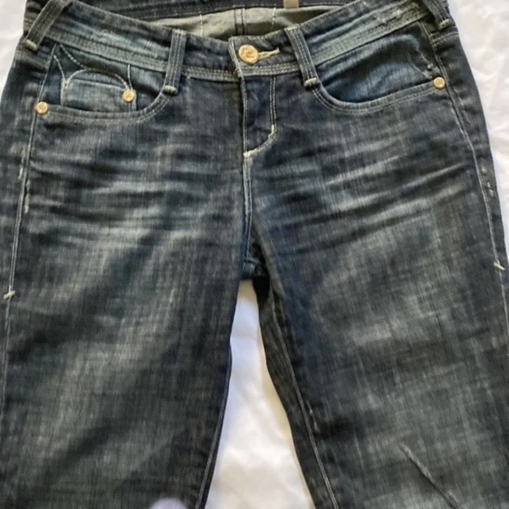 Capris BEBE jeans 👖 real nice size 27